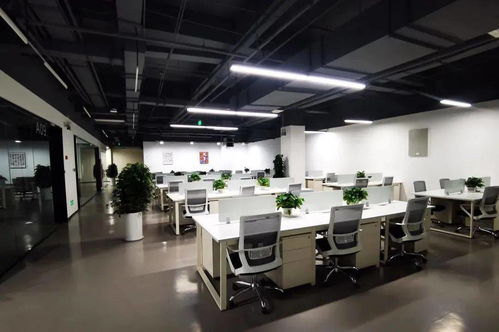 西安市电子商务协会走进华为云莲湖联合发展中心，共探电商服务新未来